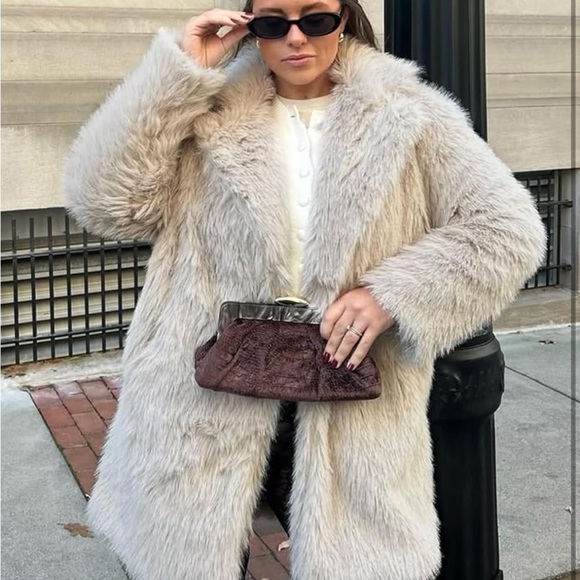 Luxurious Cream Faux Fur Coat jacket - Picture 2 of 6